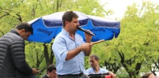Ni el agua paró a Mondino en Olavarría
